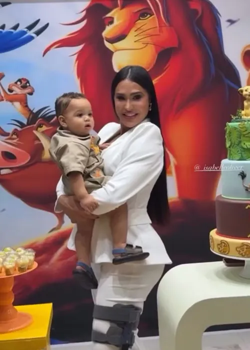 
					Belo falta aniversário do neto, e Gracyanne Barbosa quebra o silêncio
				
				