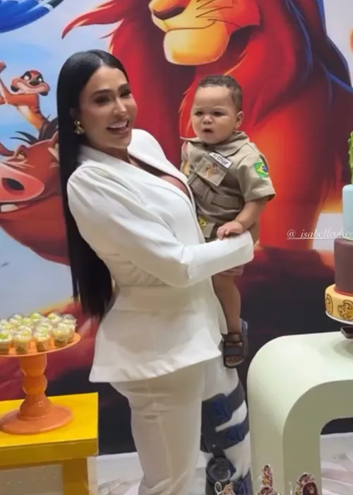 
					Belo falta aniversário do neto, e Gracyanne Barbosa quebra o silêncio
				
				