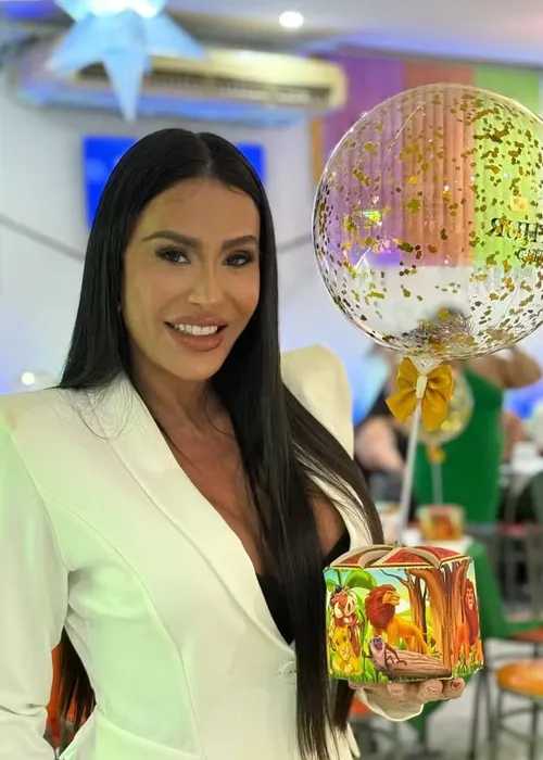 
					Belo falta aniversário do neto, e Gracyanne Barbosa quebra o silêncio
				
				