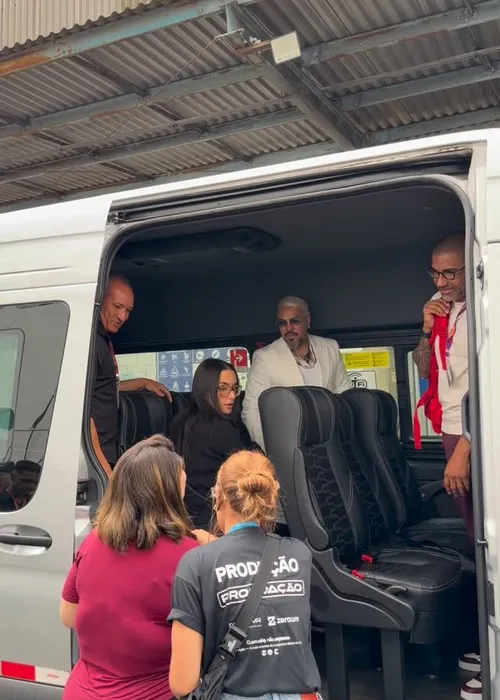 
					Belo 'ignora' Misael e surge com visual completamente diferente
				
				