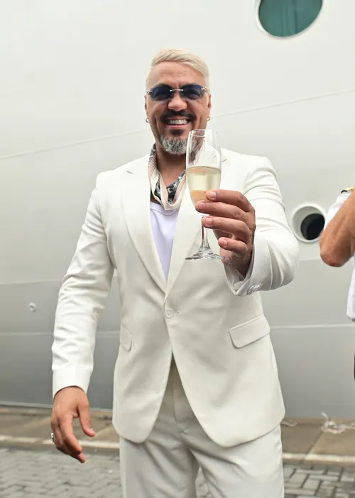 
					Belo 'ignora' Misael e surge com visual completamente diferente
				
				