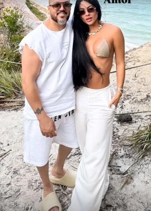 
					Belo se declara pela primeira vez para Rayane Figliuzzi na web
				
				