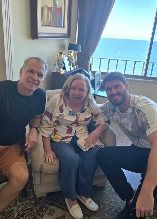 
					Bernardinho cai no choro ao descobrir morte da mãe durante jogo; vídeo
				
				