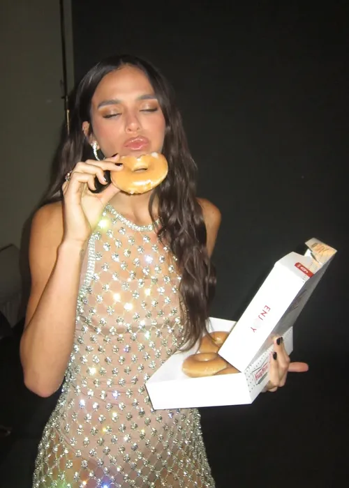 
					Bruna Marquezine abre álbum de fotos do aniversário milionário; veja
				
				
