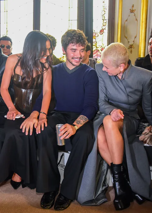 
				
					Bruna Marquezine e Xuxa choram com Sasha, que reúne famosos em desfile
				
				