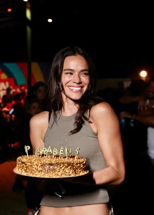 
					Bruna Marquezine ganha surpresa em pleno show de Caetano Veloso
				
				