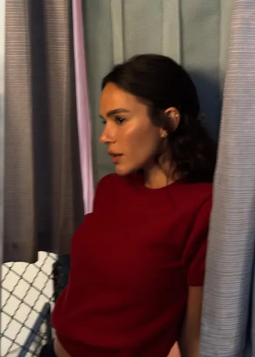 
					Bruna Marquezine ostenta look de valor astronômico em Paris; FOTOS
				
				