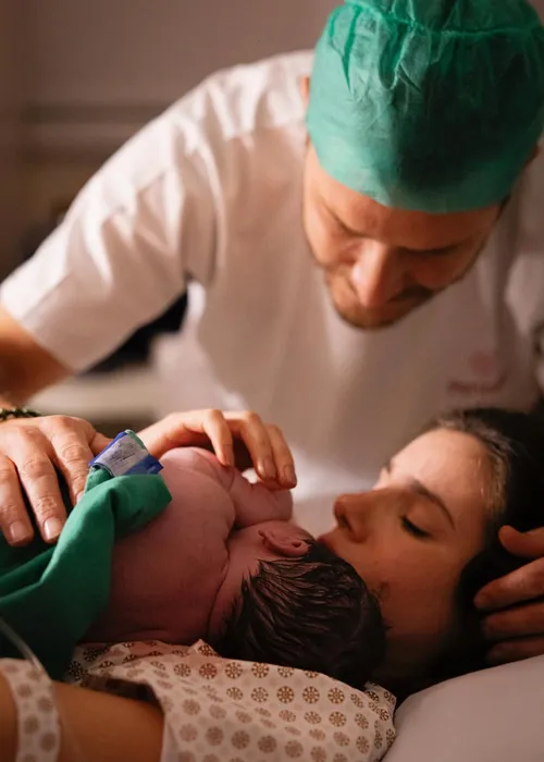 
					Camila Queiroz e Klebber Toledo anunciam nascimento da primeira filha
				
				
