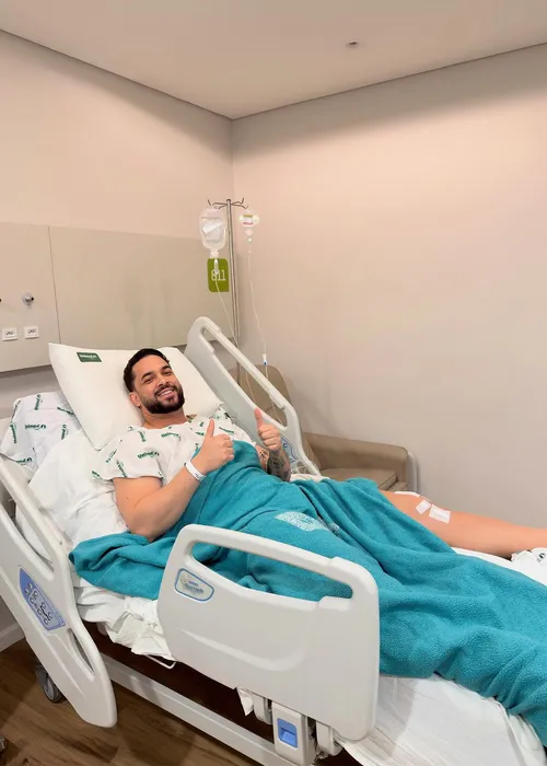 
					Cantor Henry Freitas passa por cirurgia e revela estado de saúde
				
				