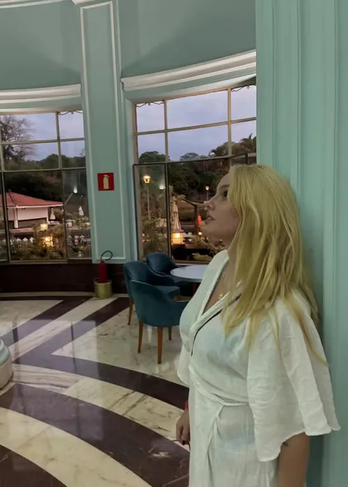 
					Cantor Otto surpreende namorada baiana 30 anos mais jovem
				
				