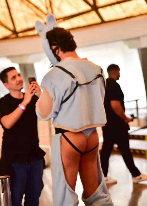 
					Carmo Dalla Vecchia deixa o bumbum à mostra na Parada do Orgulho LGBT+
				
				