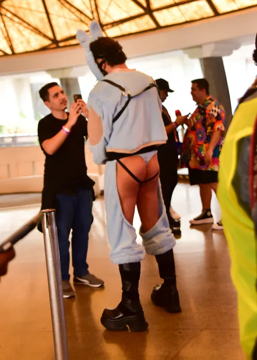
					Carmo Dalla Vecchia deixa o bumbum à mostra na Parada do Orgulho LGBT+
				
				
