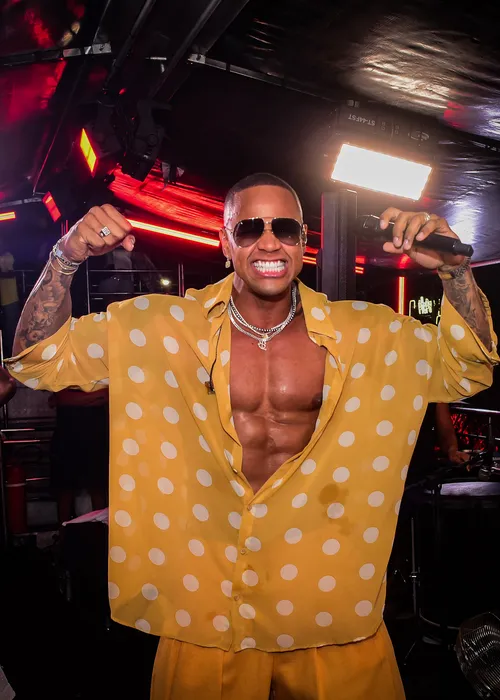 
					Carnatal 2025: bloco de Léo Santana enfrenta chuva e atraso
				
				