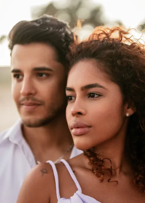 
					Casamento de Sthe Matos tem famosos e lista de luxo até R$ 12 mil
				
				