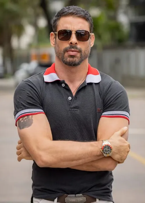 
					Cauã Reymond surpreende com cabelo grisalho após 'Vale Tudo'; FOTO
				
				