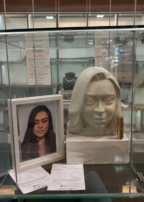 
					Cinzas de Preta Gil são colocadas em urna gigante com seu rosto; FOTOS
				
				