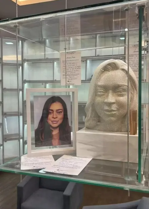 
					Cinzas de Preta Gil são colocadas em urna gigante com seu rosto; FOTOS
				
				