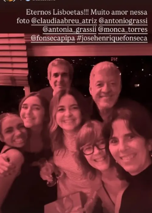 
					Claudia Abreu reúne amigos e o ex-marido em festa intimista; FOTOS
				
				