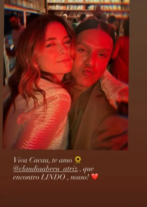 
					Claudia Abreu reúne amigos e o ex-marido em festa intimista; FOTOS
				
				