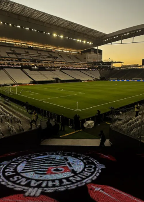 
					Clubes superendividados representam dilema que ameaça o futebol
				
				