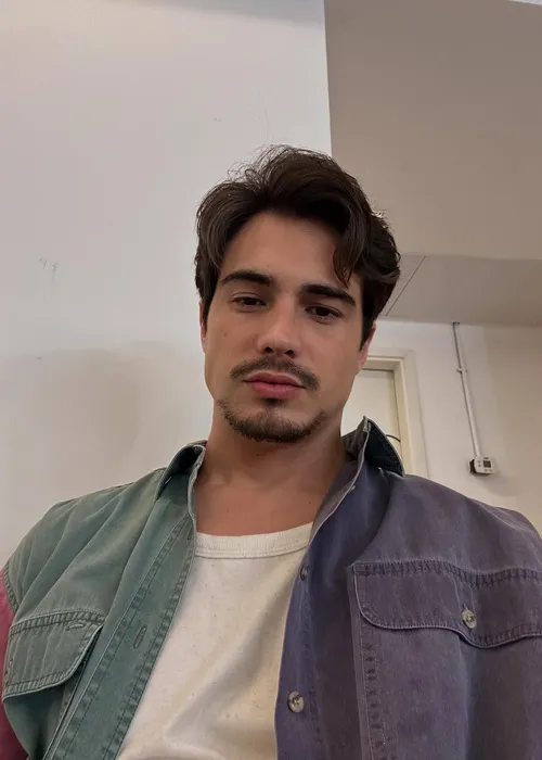 
					Conheça Danilo Mesquita, apontado como affair de Bruna Marquezine
				
				