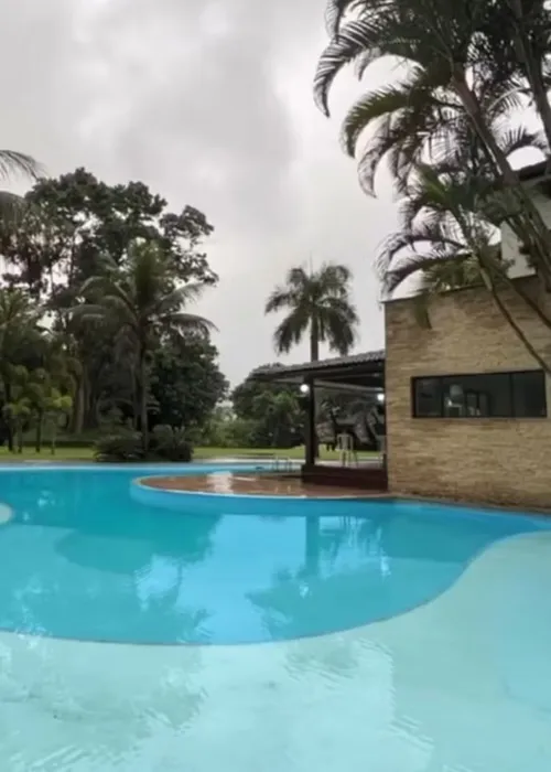
					DJ Marlboro se irrita após oferta de Neymar por mansão: 'Nem R$ 30 mi'
				
				