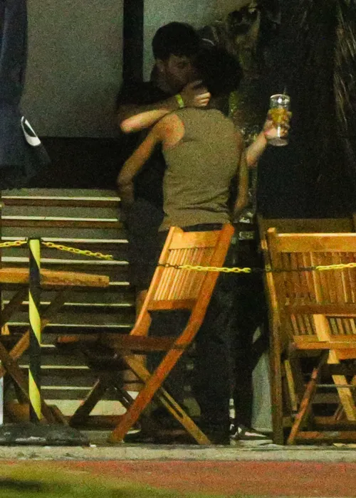 
					Dança dos Famosos: Álvaro e Lucas Leto são flagrados aos beijos; FOTOS
				
				