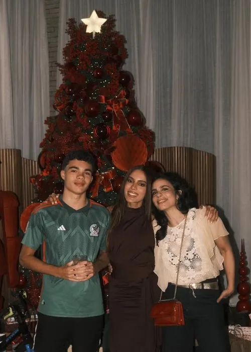 
					De Ivete e Daniel a Léo e Lore: famosos celebram o Natal em família
				
				