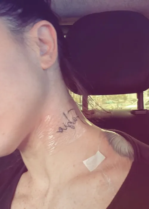   					Esposa de Fábio Porchat é detonada por tatuagem inusitada: 'Breguice'  				  				