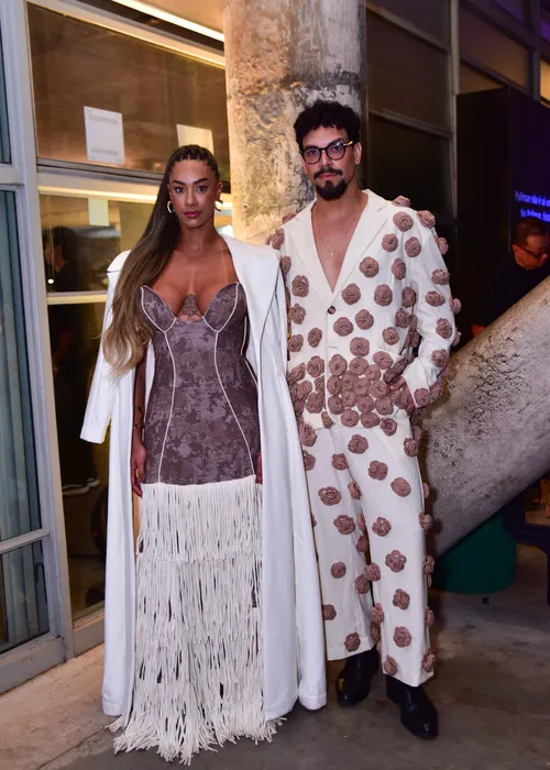   					Ex-BBBs Aline Patriarca e Vinicius combinam looks ousados no SPFW  				  				