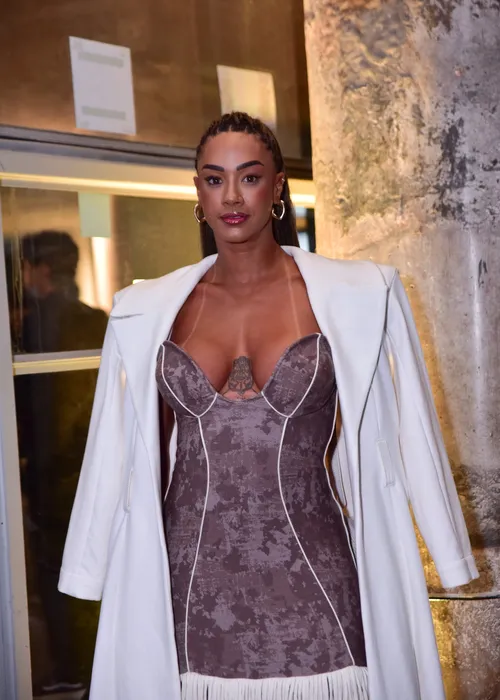   					Ex-BBBs Aline Patriarca e Vinicius combinam looks ousados no SPFW  				  				