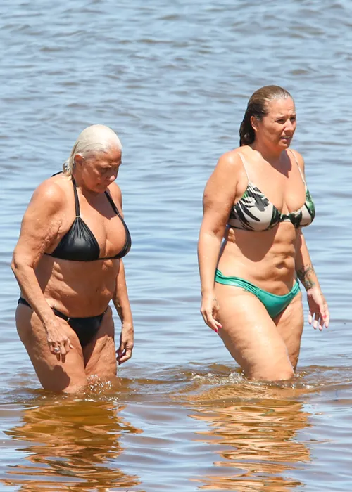 
					Fafá de Belém, Luisa Perissé e mais famosos curtem litoral baiano
				
				