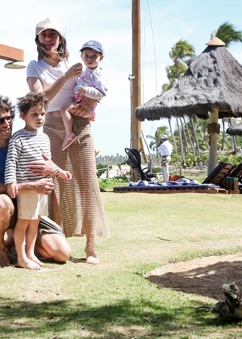 
					Fafá de Belém tira a roupa e faz topless em rio no Pará na COP30
				
				