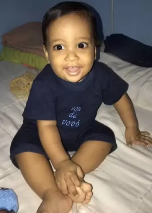
				
					Família diz que precisou abrir cova para enterrar bebê na Bahia
				
				