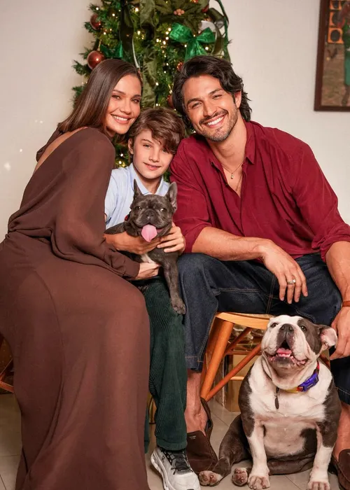 
					Famosos se antecipam e celebram Natal com família e amigos; FOTOS
				
				