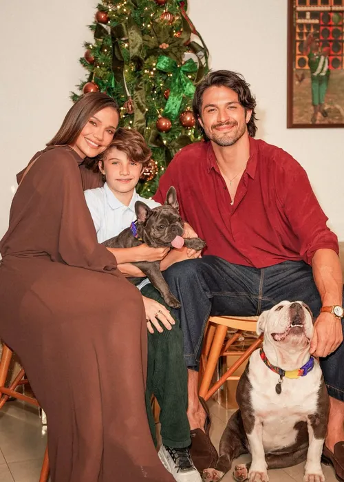 
					Famosos se antecipam e celebram Natal com família e amigos; FOTOS
				
				