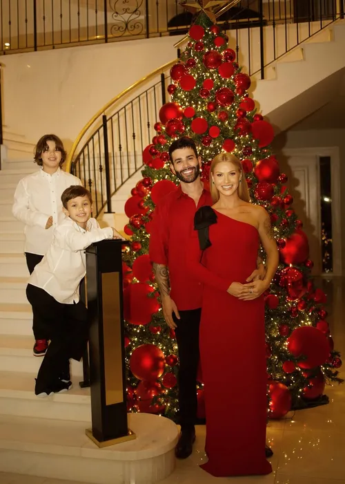 
					Famosos se antecipam e celebram Natal com família e amigos; FOTOS
				
				