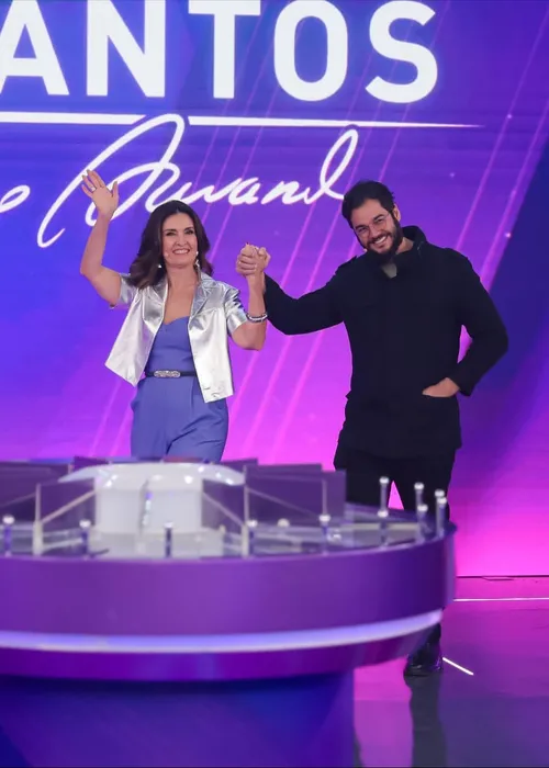 
					Fátima Bernardes e namorado vão ao SBT e Patrícia Abravanel dá recado
				
				