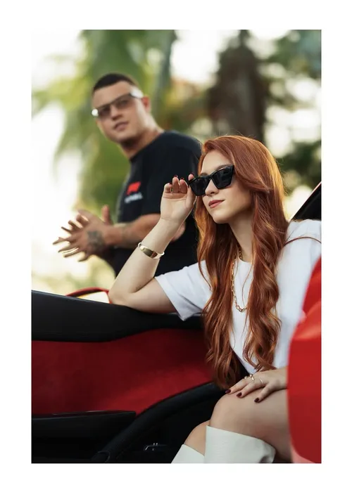 
					Filha de Gugu e marido ostentam Ferrari de R$ 2,5 milhões em ensaio
				
				