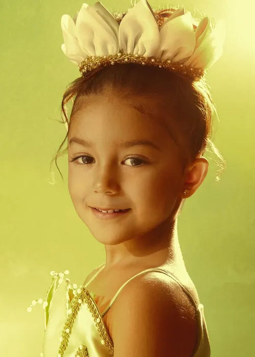 
					Filha de Lore Improta e Léo Santana surge de Princesa Tiana em festa
				
				