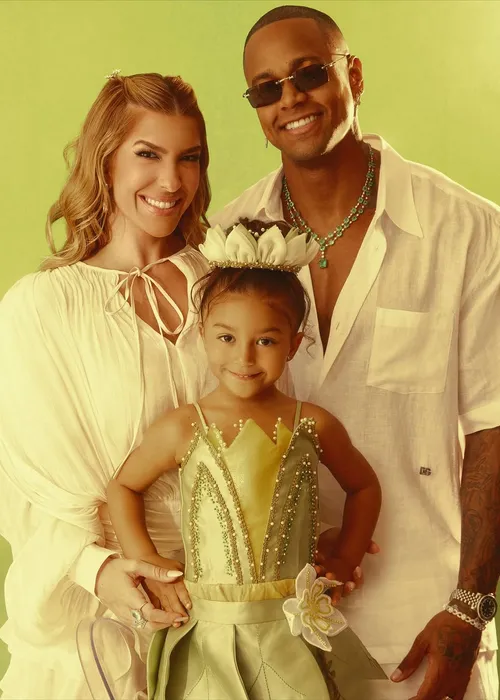 
					Filha de Lore Improta e Léo Santana surge de Princesa Tiana em festa
				
				