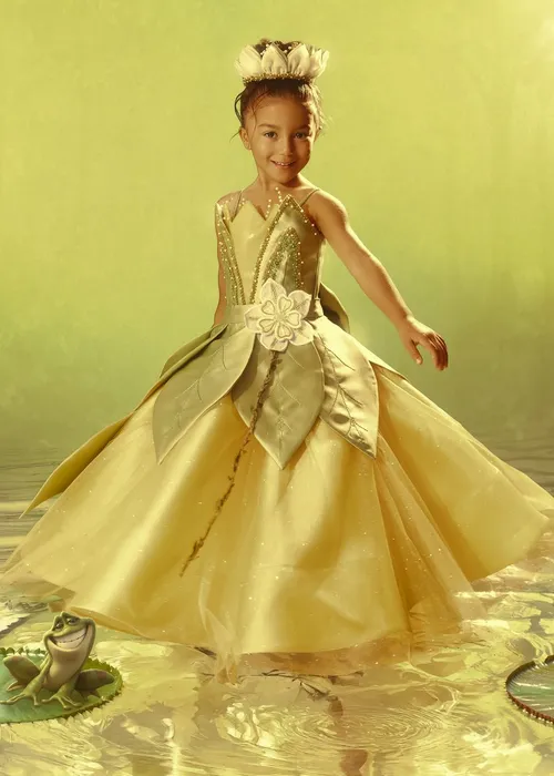 
					Filha de Lore Improta e Léo Santana surge de Princesa Tiana em festa
				
				