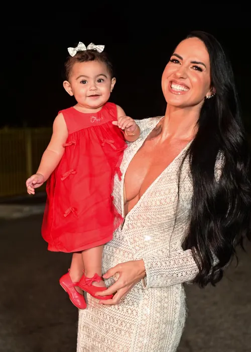 
					Filha de Zezé Di Camargo e Graciele rouba a cena em especial de Natal
				
				