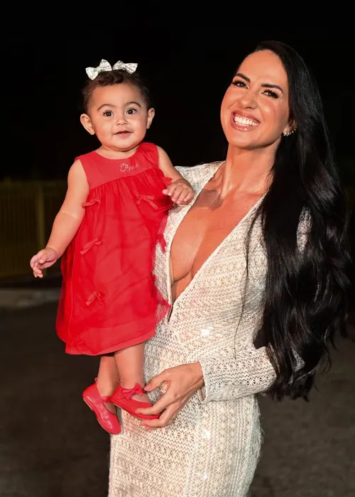 
					Filha de Zezé Di Camargo e Graciele rouba a cena em especial de Natal
				
				