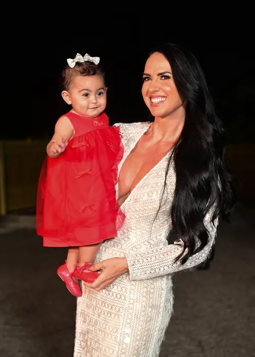 
					Filha de Zezé Di Camargo e Graciele rouba a cena em especial de Natal
				
				