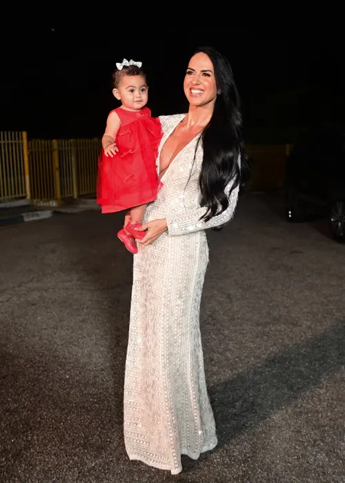 
					Filha de Zezé Di Camargo e Graciele rouba a cena em especial de Natal
				
				