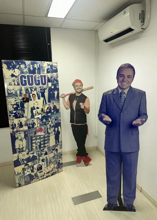 
					Filho de Gugu impressiona com acervo do pai com mais de 30 mil itens
				
				