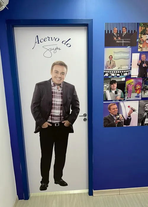 
					Filho de Gugu impressiona com acervo do pai com mais de 30 mil itens
				
				