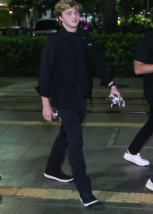 
					Angélica faz homenagem emocionante ao filho Benício Huck em maioridade
				
				