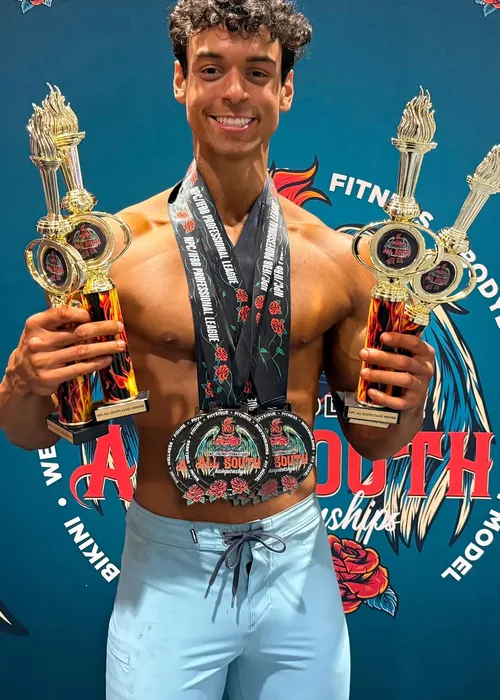 
					Filho de Xanddy e Carla Perez ganha competição e é exaltado pela irmã
				
				